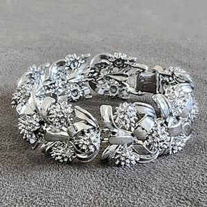 CORO Vintage Silvertone Silver Thistle Flower 7.25" Pegasus Bracelet EXCELLENT!